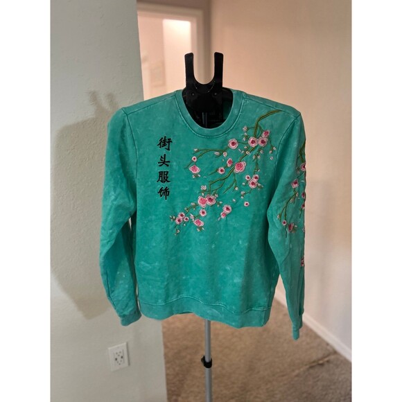Blind Rooster Embroidered Cherry Blossoms Floral Design Crewneck Sweatshirt - Picture 1 of 9